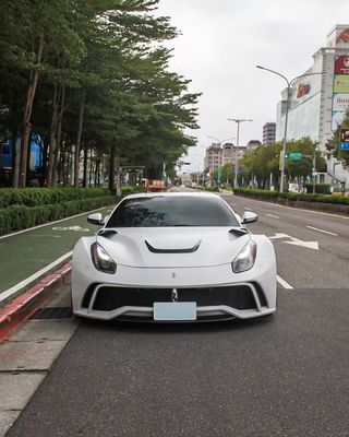 Φεράρι F12 Carbon Fiber body Kit F12 Novitec N-largo στυλ μπροστινό και πίσω τόξο τροχού προφυλακτήρα F12 μπροστινό στόμα διασκορπιστήρας σπόιλερ