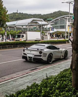 Φεράρι F12 Carbon Fiber body Kit F12 Novitec N-largo στυλ μπροστινό και πίσω τόξο τροχού προφυλακτήρα F12 μπροστινό στόμα διασκορπιστήρας σπόιλερ