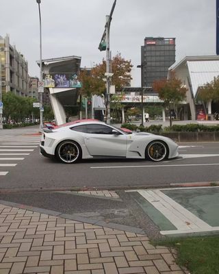 Φεράρι F12 Carbon Fiber body Kit F12 Novitec N-largo στυλ μπροστινό και πίσω τόξο τροχού προφυλακτήρα F12 μπροστινό στόμα διασκορπιστήρας σπόιλερ