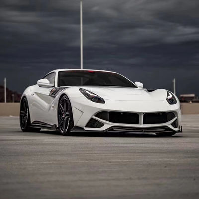 Για τη Ferrari F12 Carbon Fiber Body Kit Η F12 αναβαθμίζει το στυλ SVR με τα εμπρόσθια και τα πίσω προφυλακτήρια με τα φτερά της κουκούλας.