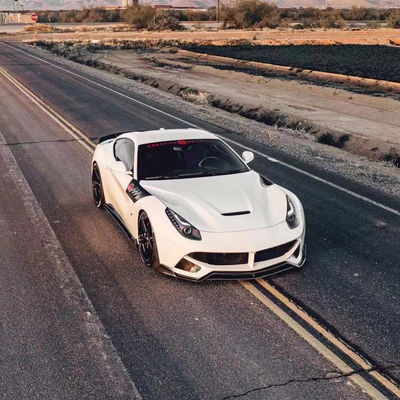 Για τη Ferrari F12 Carbon Fiber Body Kit Η F12 αναβαθμίζει το στυλ SVR με τα εμπρόσθια και τα πίσω προφυλακτήρια με τα φτερά της κουκούλας.