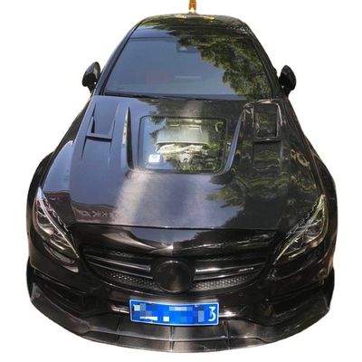 Υλικό από ανθρακονήματα για το Benz C63 Coupe