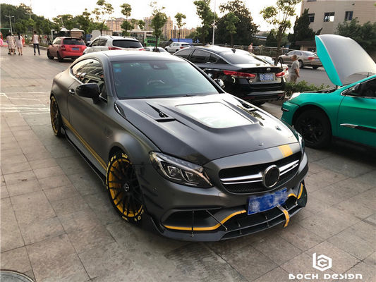 Υλικό από ανθρακονήματα για το Benz C63 Coupe