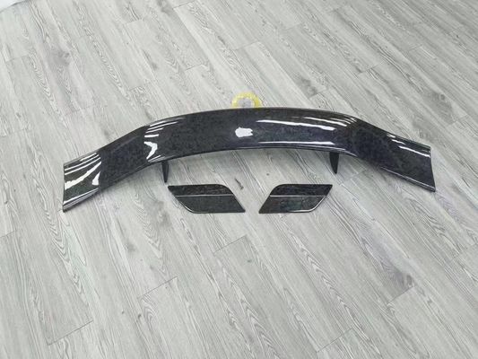 Φωτεινό Μαύρο Aston Martin Body Kit DBX MSY Στυλ Καρβονιδιακή ίνα Σπόιλερ Πτέρυγα